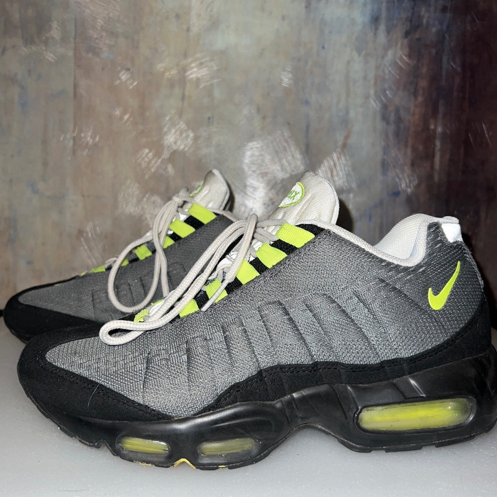 Nike Air Max 95 Dynamic Flywire Mens 7 Grey Neon Excellent 554971-031 Sneaker